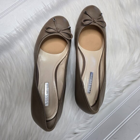 BCBGeneration Women's Beige TEGAN Wedge Pump Shoes Size 8.5 BCBG Slip-On Comfort - Picture 2 of 9